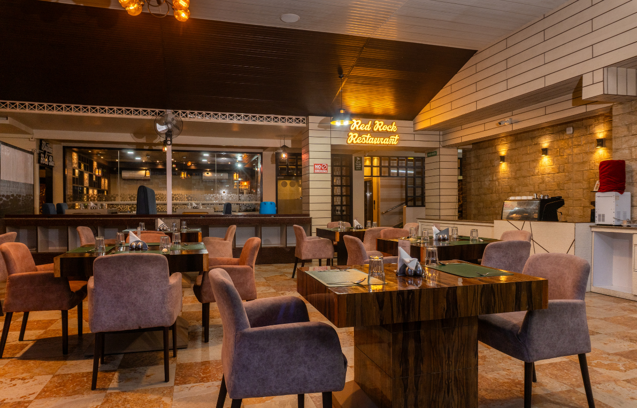Restaurant & Bar